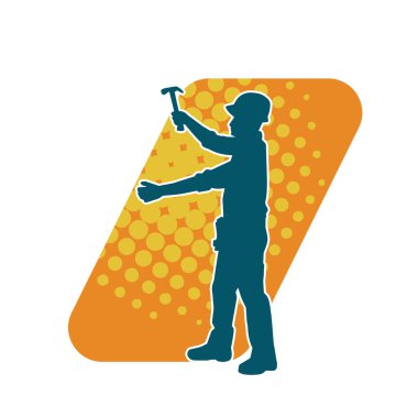 Çekiç aleti taşıyan bir işçinin silüeti. Hareket halindeki bir işçinin silueti çekiç aleti ile poz verir.