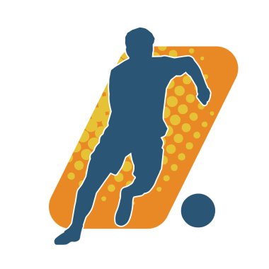 Top tekmeleyen bir erkek futbolcunun silueti. Hareket halindeki bir futbolcunun silueti.