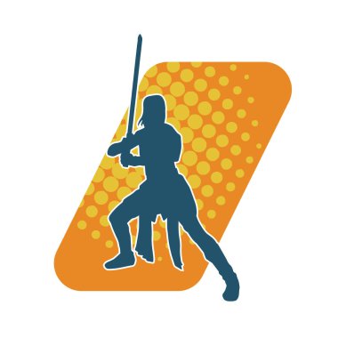 Bir kadın dövüşçünün silueti kılıç taşırken poz veriyor..