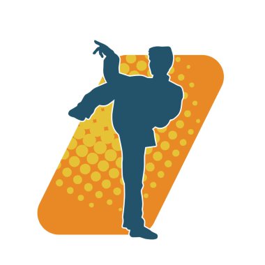 Doğu dövüş sanatı pozu veren bir adamın silueti. Dövüş sanatlarında bir erkeğin silueti..