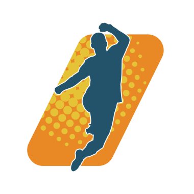 Doğu dövüş sanatı pozu veren bir adamın silueti. Dövüş sanatlarında bir erkeğin silueti..