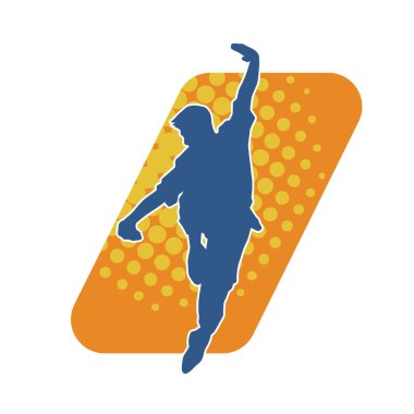 Doğu dövüş sanatı pozu veren bir adamın silueti. Dövüş sanatlarında bir erkeğin silueti..