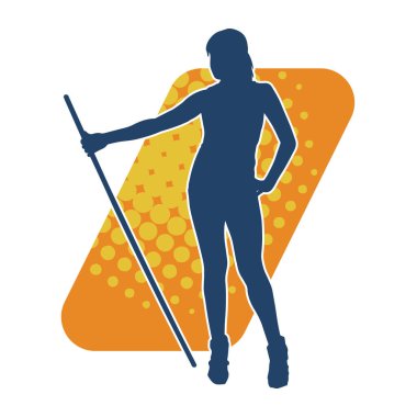 İnce bir kadın dövüşçünün silueti asa silahıyla ayakta duruyor. İnce bir kadın savaşçı silueti sopa tabancası taşıyor..