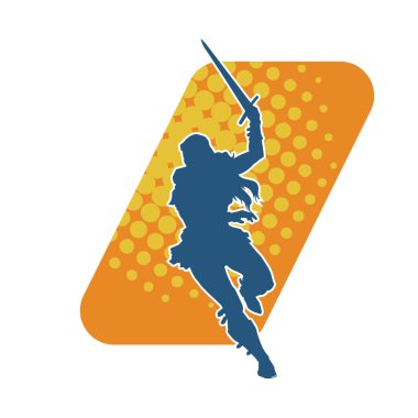 Bir kadın savaşçının silueti kılıcıyla hareket halindeyken poz veriyor. Bir kadın dövüşçünün silueti keskin bir bıçakla poz veriyor..