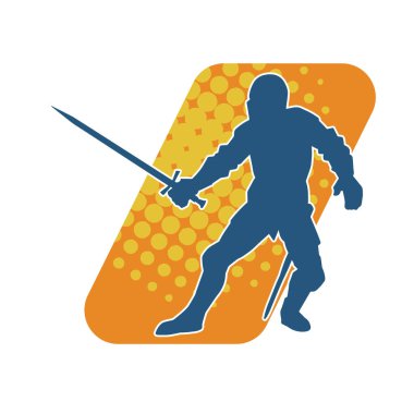 Savaş zırhı giymiş bir erkek savaşçının silueti. Kılıç ile poz veriyor..