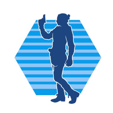 Kurşungeçirmez yelek giyen ve tabanca taşıyan bir kadın özel kuvvet polisinin silüeti..