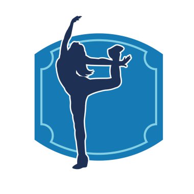 Hareketli bir kadın dansçının silueti. Dans eden zayıf bir kadının silueti..