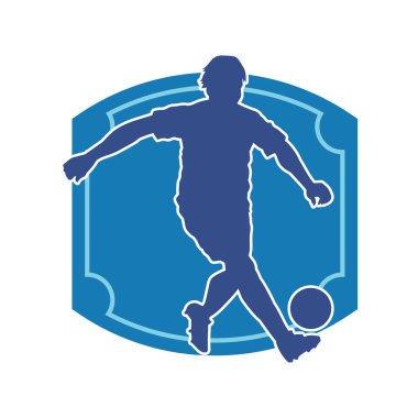 Futbol oynayan bir adamın silüeti. Hareket halindeki bir futbolcunun silueti.