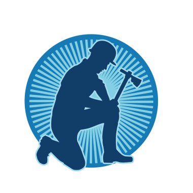 Hareket halindeki bir işçinin silueti, baltasını kullanarak poz verir..