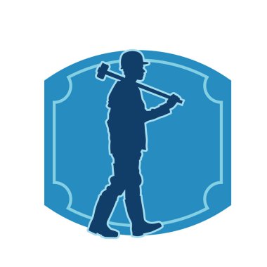 Çalışan bir işçinin silueti balyoz aletini kullanarak hareket halinde poz verir.