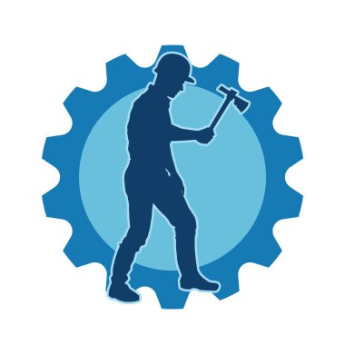 Hareket halindeki bir işçinin silueti, baltasını kullanarak poz verir..