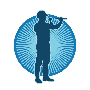 Çekiç aleti taşıyan bir işçinin silüeti. Hareket halindeki bir işçinin silueti çekiç aleti ile poz verir.