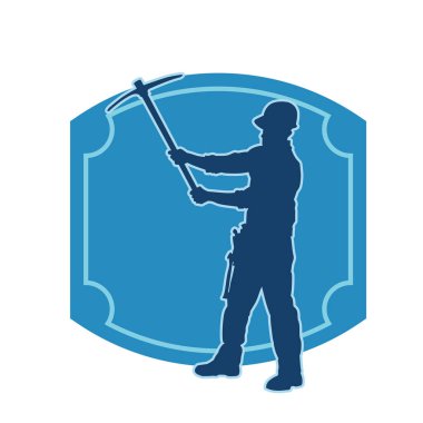 Görev sırasında baltayla dolaşan işçi kostümlü bir adamın silüeti. Bir madencinin hareket halindeki silueti balta aracı ile poz verir.