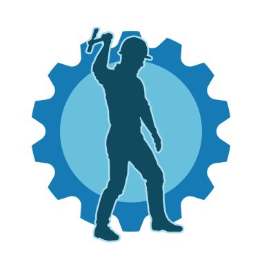 Hareket halindeki bir işçinin silueti, baltasını kullanarak poz verir..