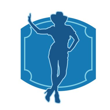 Kovboy kostümü giymiş bir kadın modelin silueti. Poz vermiş bir kovboy kızın silueti..