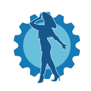 Kovboy kostümü giymiş bir kadın modelin silueti. Poz vermiş bir kovboy kızın silueti..