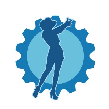 Kovboy kostümü giymiş bir kadın modelin silueti. Poz vermiş bir kovboy kızın silueti..