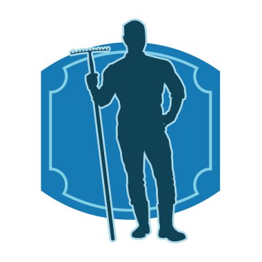 Elinde yaba tutan bir bahçıvanın silüeti. Çatal aletli bir inşaat işçisinin silueti..