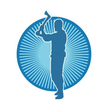 Balta taşıyan bir adamın silüeti. Balta taşıyan erkek bir oduncunun silueti..