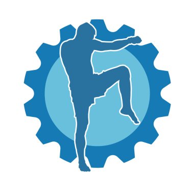 Hareketli erkek kickboksör atletinin silueti. Tekme atan bir adamın silueti..