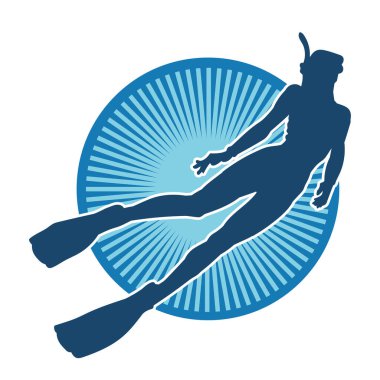 Suyun altında yüzen bir kadının silueti. Yüzen bir kadın dalgıcın silüeti..