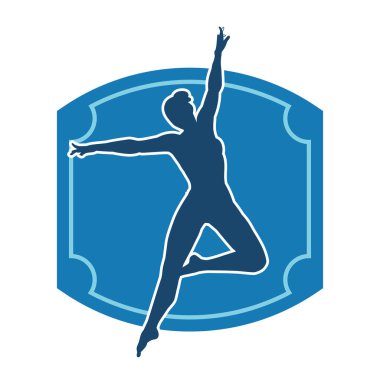 Hareketli bir kadın balerin silueti. Dans eden balerin kızın silueti..