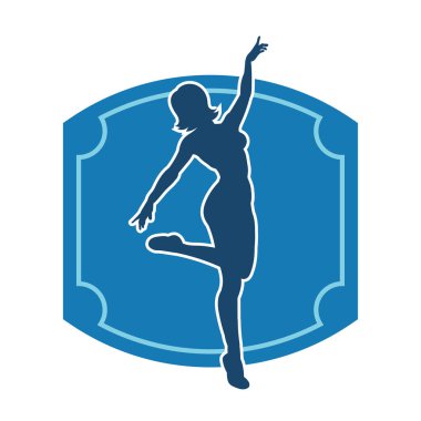 Hareketli bir kadın balerin silueti. Dans eden balerin kızın silueti..