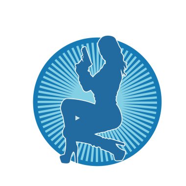 Kadın dövüşçü silueti. Tabanca ya da tabanca taşıyor..