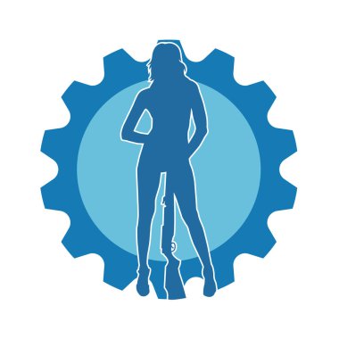 Kadın bir savaşçının silueti, tüfekle poz veriyor. Uzun namlulu ateşli silah taşıyan bir kadın avcının silueti.