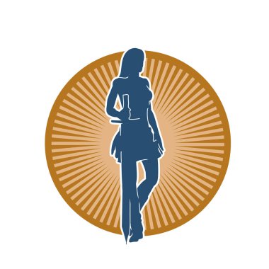 Bir kadın dövüşçünün silueti kılıç taşırken poz veriyor..