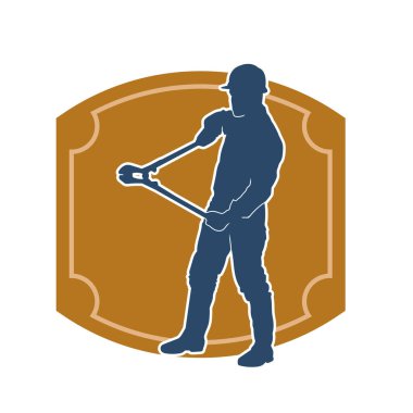 Bir erkek işçinin silueti hareket halindeyken büyük bir kerpeten ya da cıvata kesici aletle poz verir