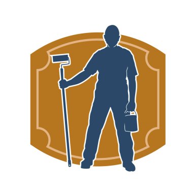 Boya işi yapan bir erkek işçinin silüeti. Bir iç ressamın silueti..