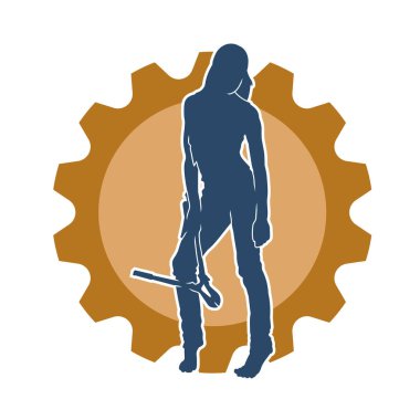 Büyük bir kerpeten ya da cıvata kesici taşıyan işçi kıyafetli bir kadın modelin silüeti.