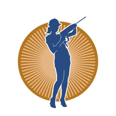 Makineli elektrikli matkap taşıyan kadın bir inşaat işçisinin silueti. Elektrikli matkap tutan bir kadın inşaatçının silueti..