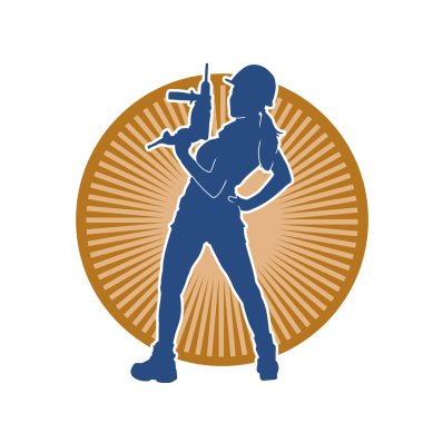 Makineli elektrikli matkap taşıyan kadın bir inşaat işçisinin silueti. Elektrikli matkap tutan bir kadın inşaatçının silueti..