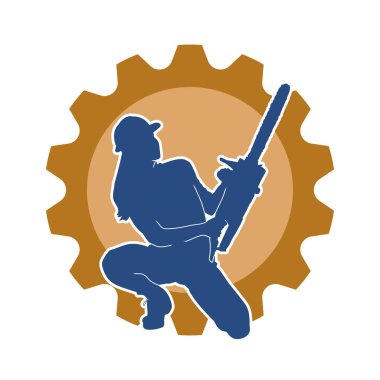 Makineli testere taşıyan kadın inşaat işçisinin silueti. Elektrikli testere tutan oduncu bir kadının silueti..