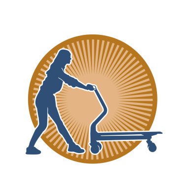 Tramvay tekerleği ya da el arabası kullanan bir kadın silueti. Bir kadının silueti. İten bir lori çarkının..