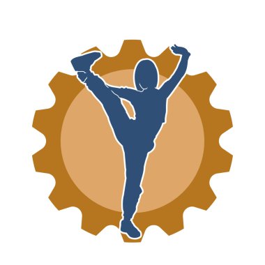 Dövüş sanatları tekmesi atan bir kadının silueti. Sportif bir kadının silueti tekme hareketi yapıyor..