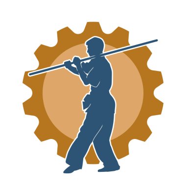 Dövüş sanatlarında dövüşen bir erkeğin silüeti, tahta sopayı silah olarak kullanıyor. Tahta sırıkla dövüş sanatları yapan bir adamın silueti..