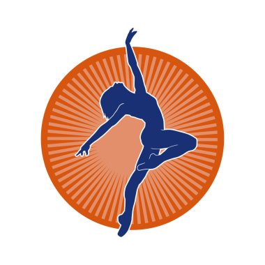 Hareketli bir kadın balerin silueti. Dans eden balerin kızın silueti..