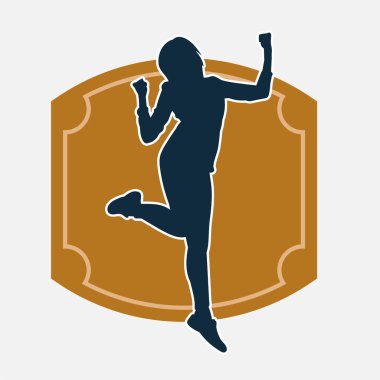 Hareketli bir kadın dansçının silueti. Dans eden zayıf bir kadının silueti..