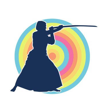 Geleneksel Japon kostümlü kadın samuray savaşçısının silueti.