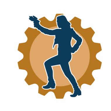 Sıska bir kadın savaşçının silueti makineli tüfekle poz veriyor.