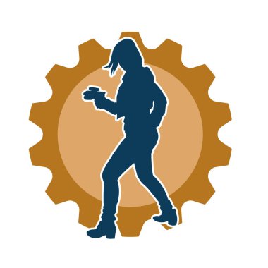 Sıska bir kadın savaşçının silueti makineli tüfekle poz veriyor.