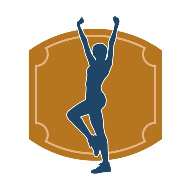 Sportif kadın silueti aerobik yapıyor. 