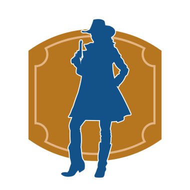 Kovboy kostümü giymiş zayıf bir kadının silueti. Tabanca tabancası taşıyan pozu. Kovboy kız kostümlü bir kadın modelin silueti..