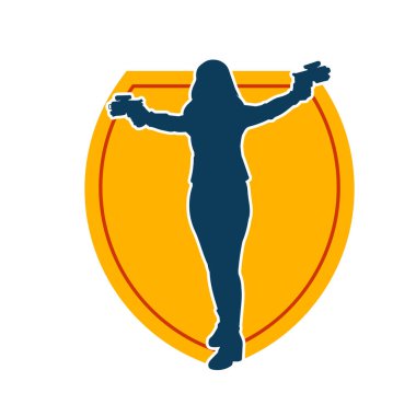 Sıska bir kadın savaşçının silueti makineli tüfekle poz veriyor.