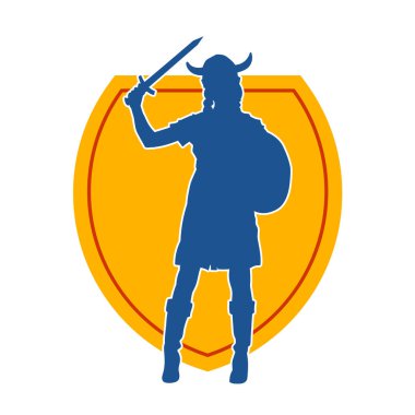 Viking kaskı takan ve kılıç taşıyan bir kadın savaşçının silueti.