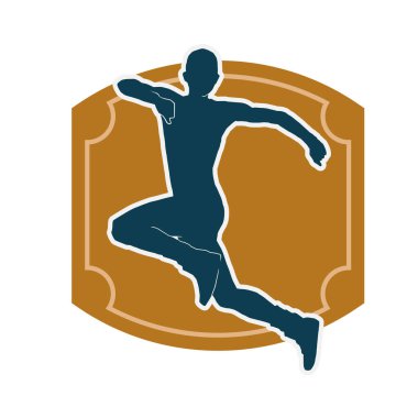 Neşeli bir şekilde atlayan mutlu, zayıf bir kadının silueti.