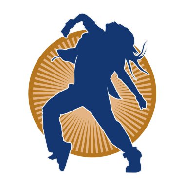 Modern dansçı pozunun silueti. Hip hop dansı yapan genç bir kızın silueti.